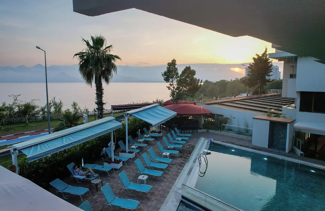 Tema 242 Hotel-1
